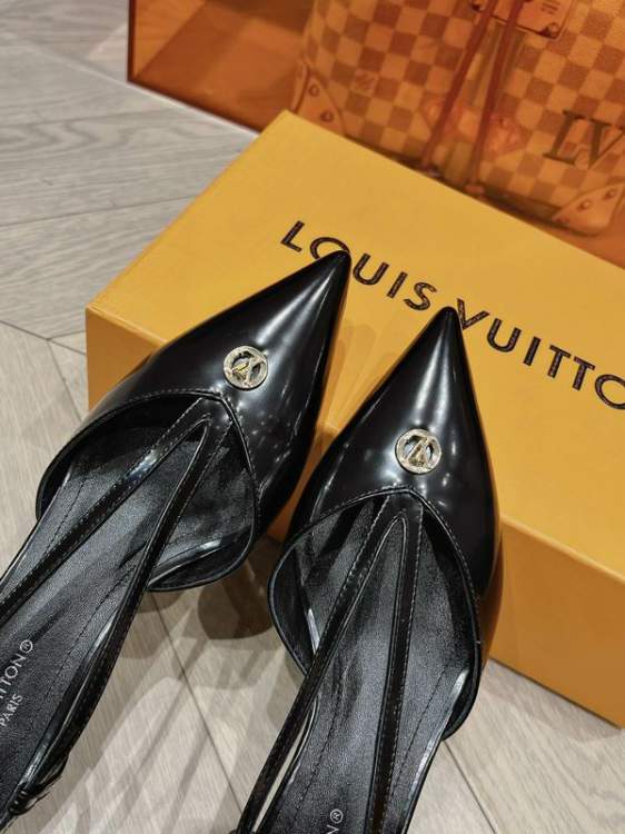 Picture of Louis Vuitton Shoes _SKULVsz35-41mnf035413573